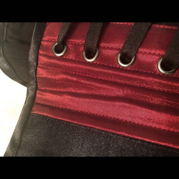 Black and red satin corset with real boning - Picture 4 of 5